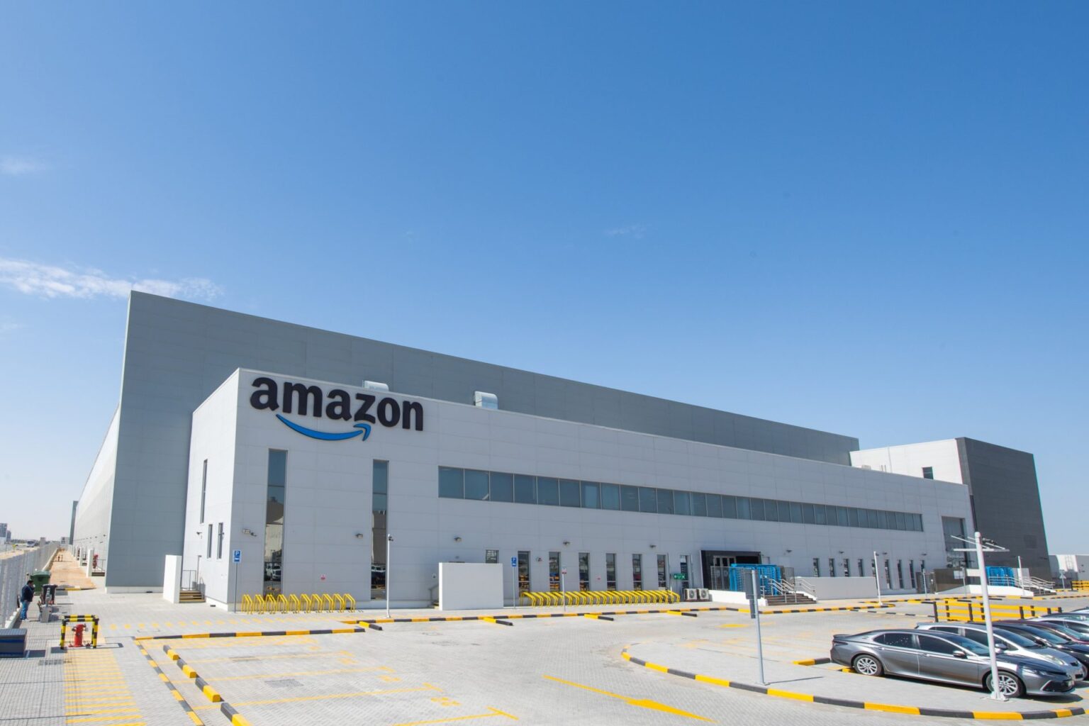 Exploring Amazon DXB5 in UAE: Fulfillment Center Details